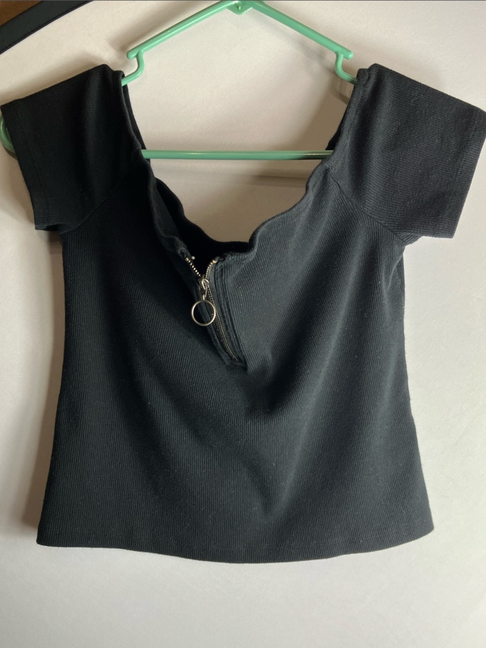 Aeropostale Black Short Sleeve Zip Crop Top